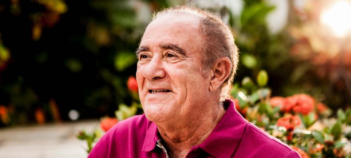 Renato Aragão, o Didi, é vacinado contra a COVID-19 aos 86 anos
