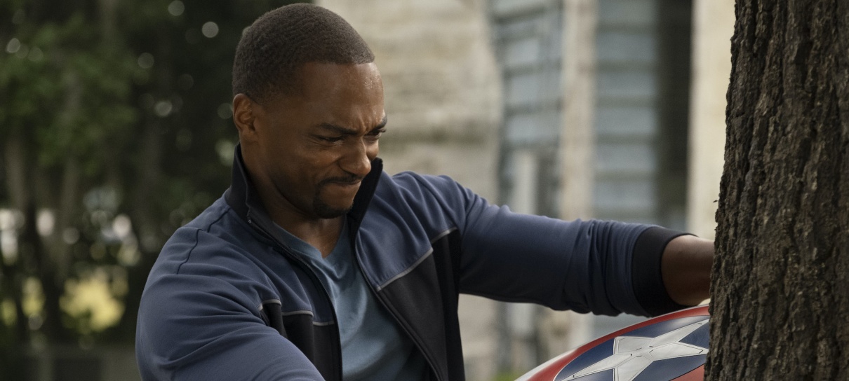 Criador de Falcão e o Soldado Invernal diz ter "lutado bastante" para fazer a série