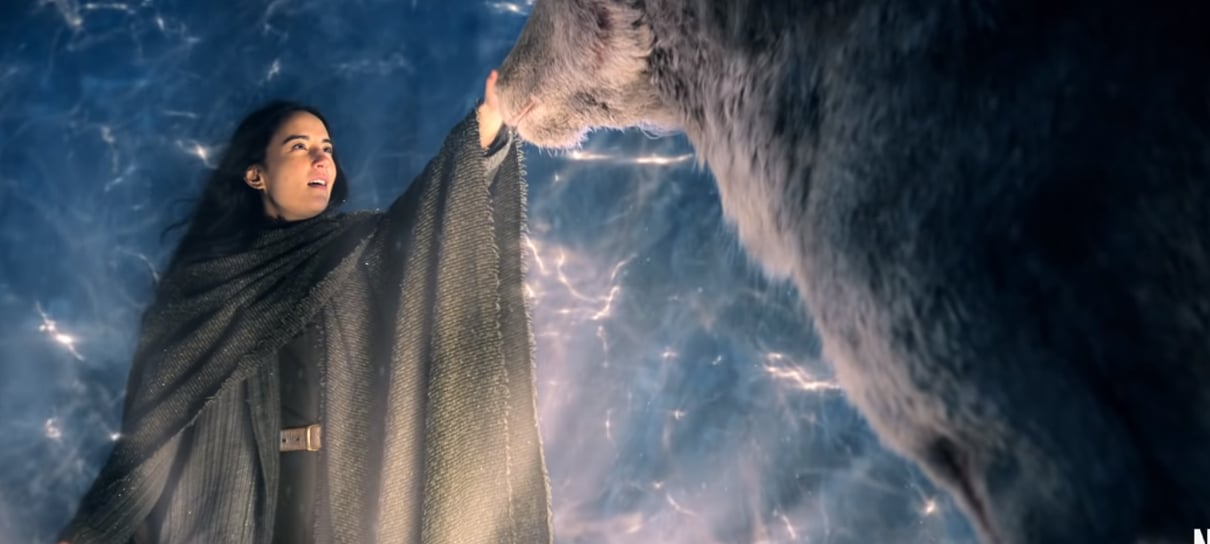 Sombra e Ossos ganha trailer com protagonista dominando seus poderes