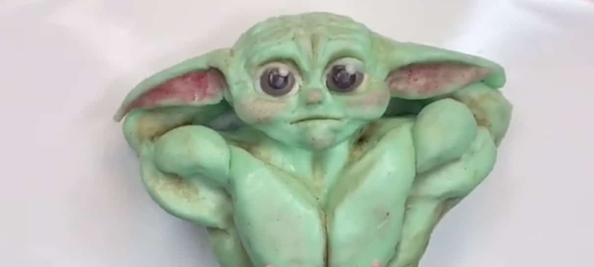 Esse bolo de Baby Yoda musculoso vai alegrar (ou assombrar) o seu dia