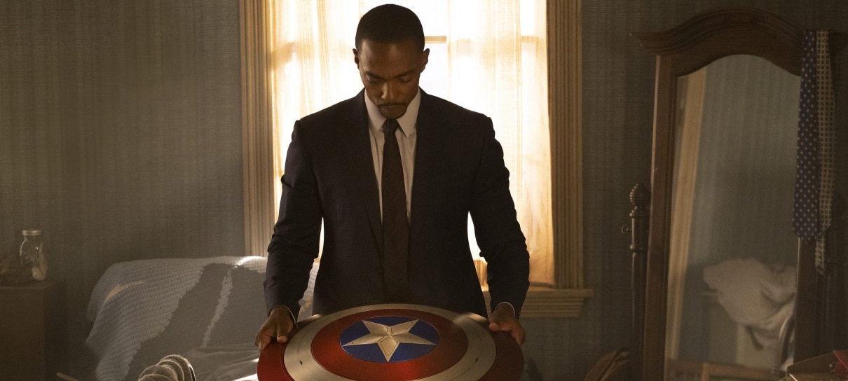 Anthony Mackie agradece aos fãs com foto de bastidores de Falcão e o Soldado Invernal