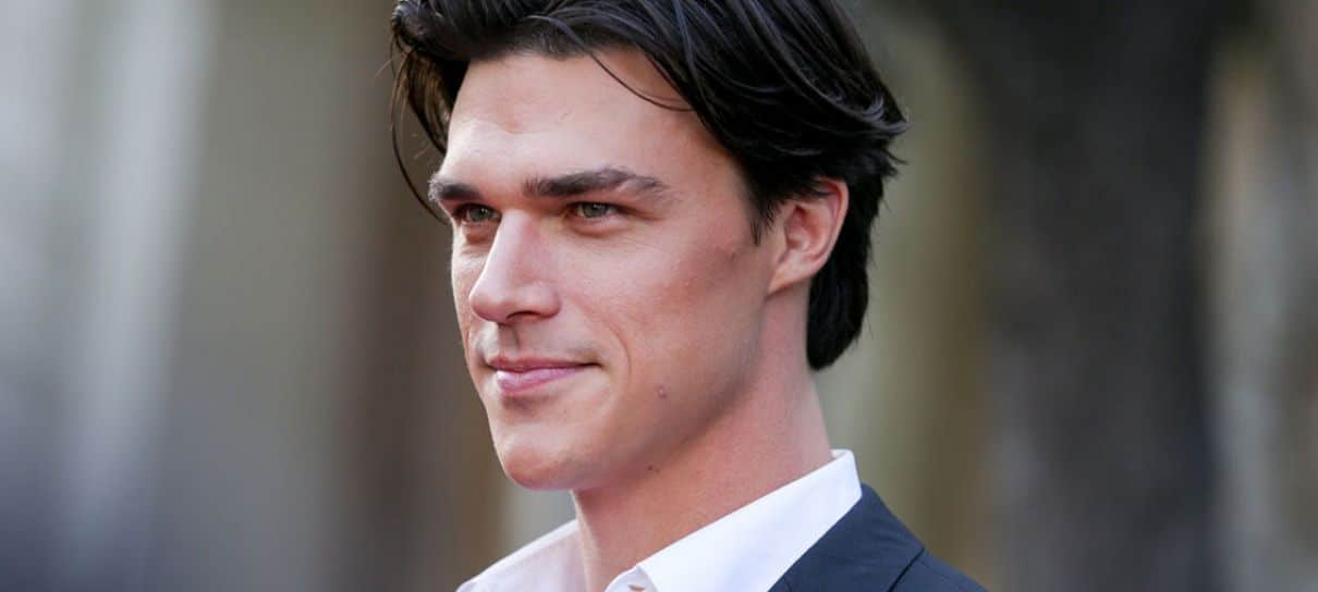 Finn Wittrock, de American Horror Story, será Guy Gardner na série do Lanterna Verde