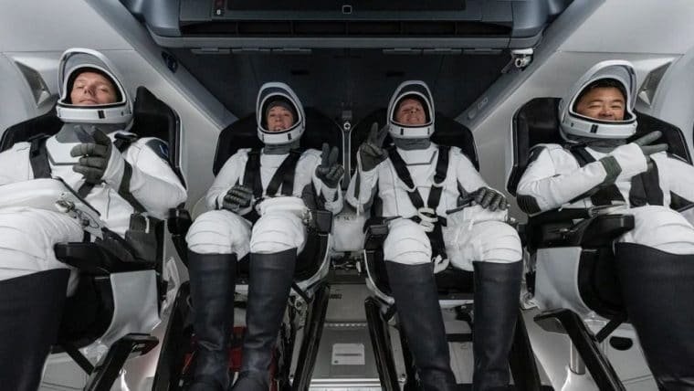 SpaceX e NASA lançam missão tripulada em foguete reutilizado
