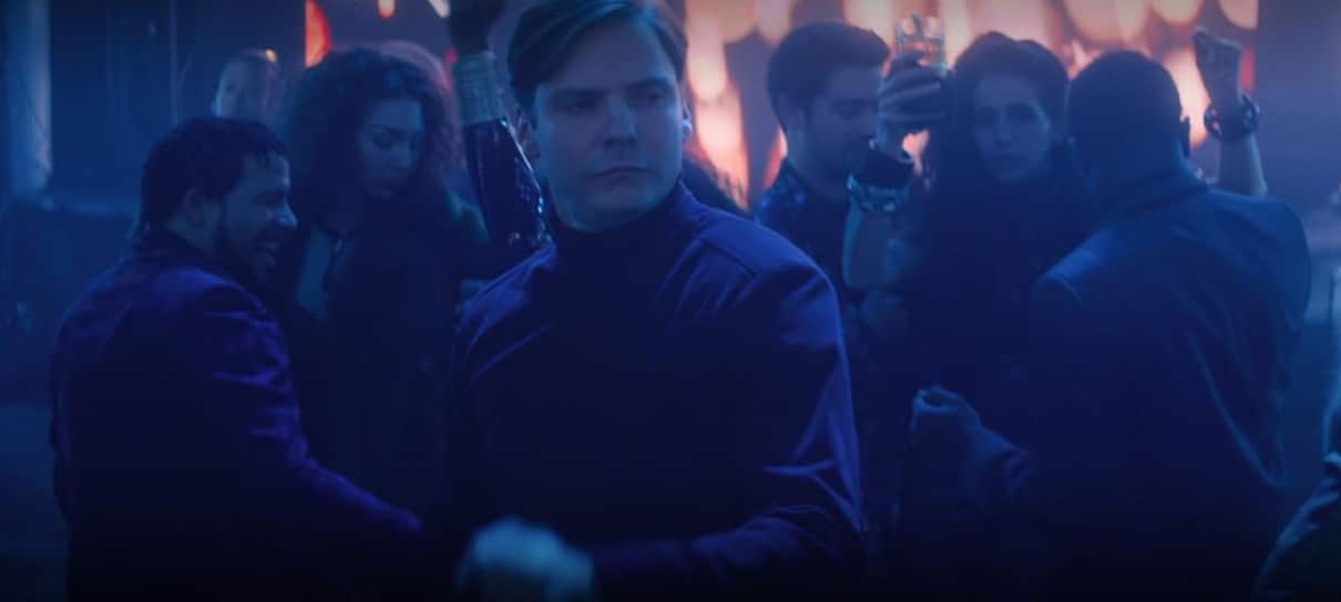 Marvel divulga versão estendida do Zemo dançando em Falcão e o Soldado Invernal