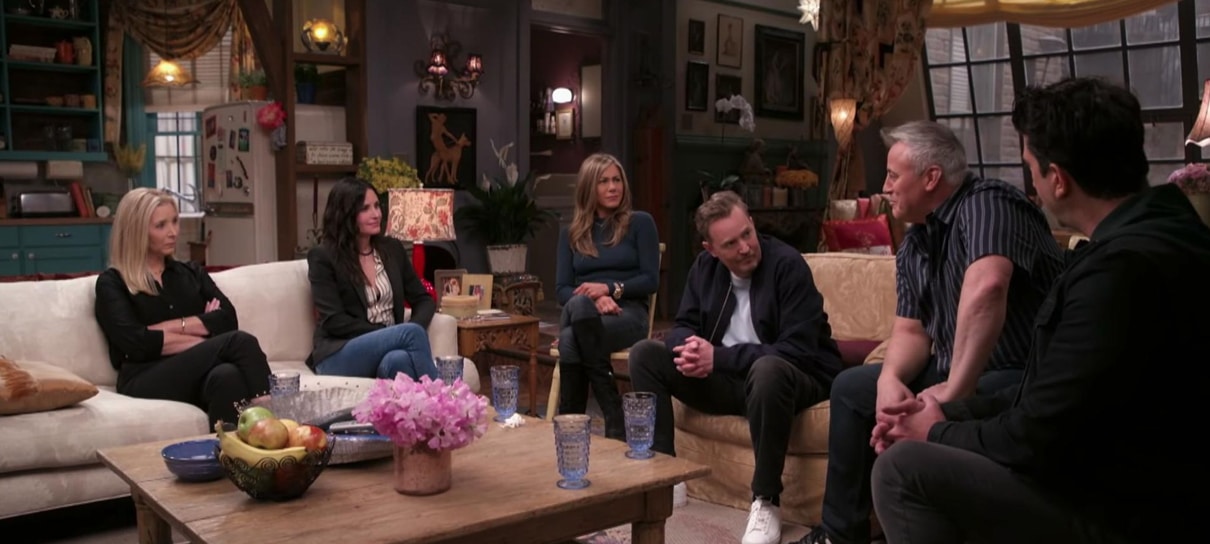 Jennifer Aniston afirma que reunião de Friends foi “boa e de partir o coração”