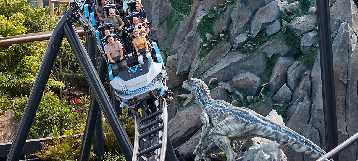 Montanha-russa Jurassic World VelociCoaster é aberta ao público no Universal Orlando Resort