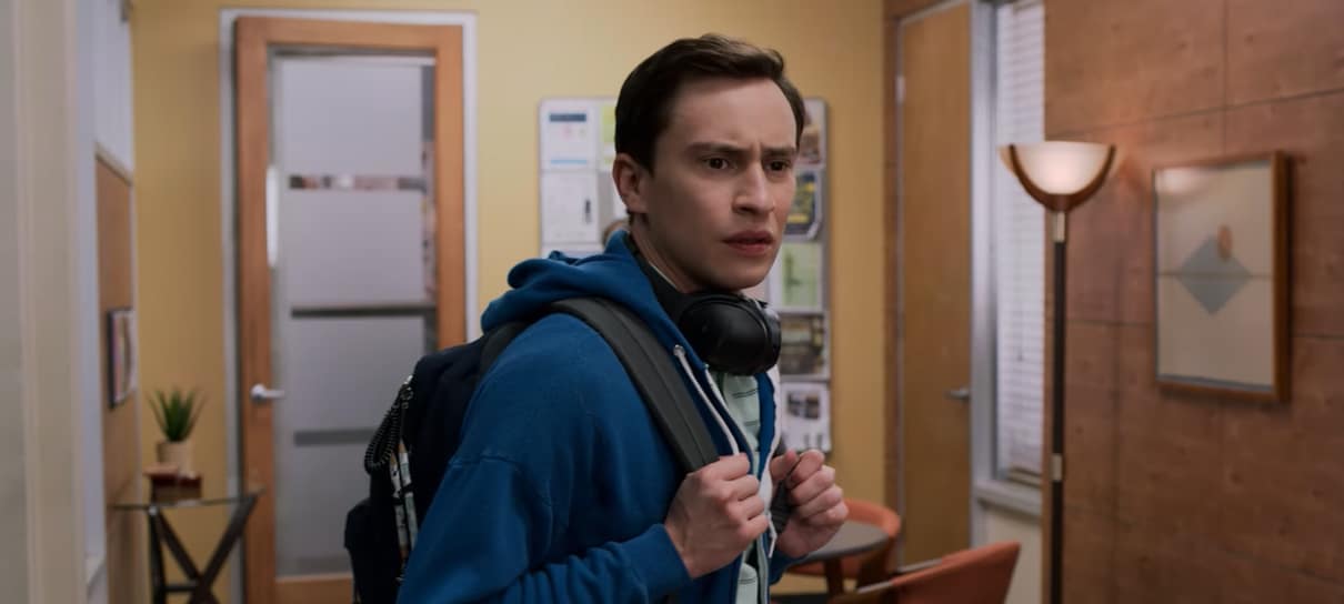 Sam lida com desafios da vida adulta no trailer da última temporada de Atypical