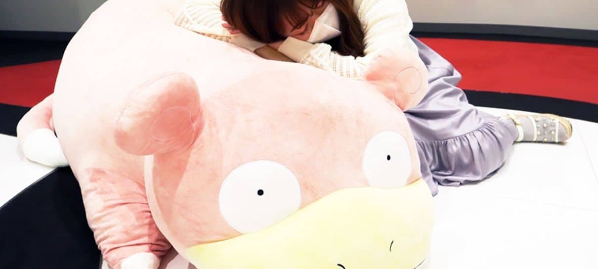 Pelúcia gigante de Slowpoke é perfeita para curtir a preguiça