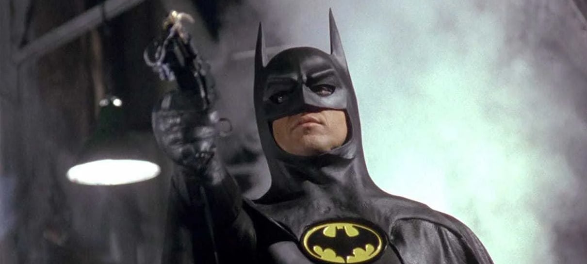 Fotos dos bastidores de The Flash revelam visual de Supergirl e Bruce Wayne