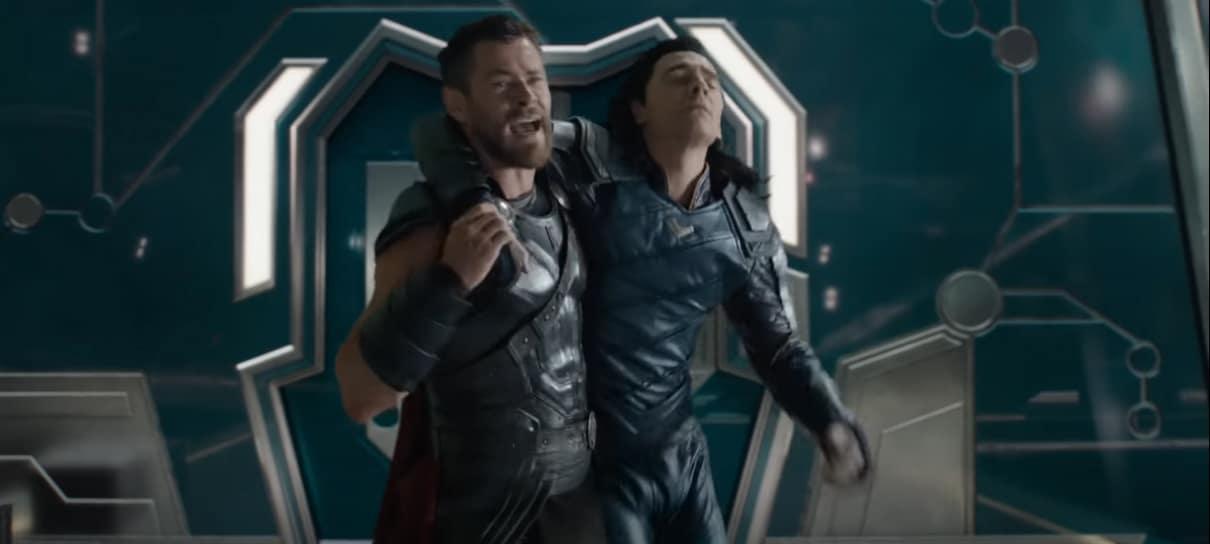 Tom Hiddleston relembra improviso em cena hilária de Thor: Ragnarok