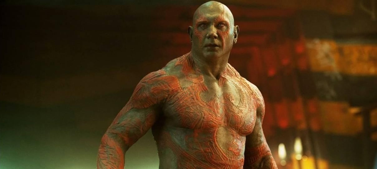 Dave Bautista faz piada sobre processo de Scarlett Johansson contra a Disney