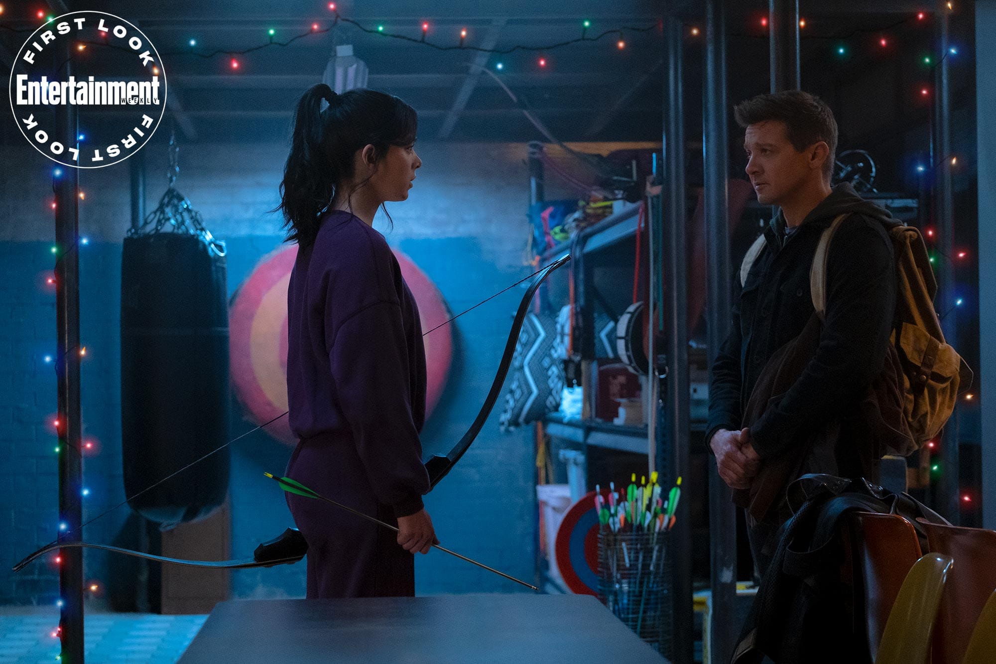 (L-R): Kate Bishop (Hailee Steinfeld) and Hawkeye/Clint Barton (Jeremy Renner) in Marvel Studios' HAWKEYE, exclusively on Disney+. Photo by Chuck Zlotnick. ©Marvel Studios 2021. All Rights Reserved.