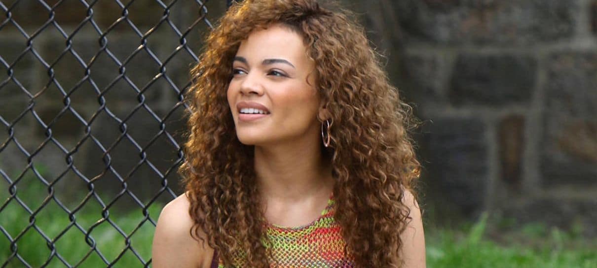 Leslie Grace, de Em um Bairro de Nova York, é anunciada como Batgirl