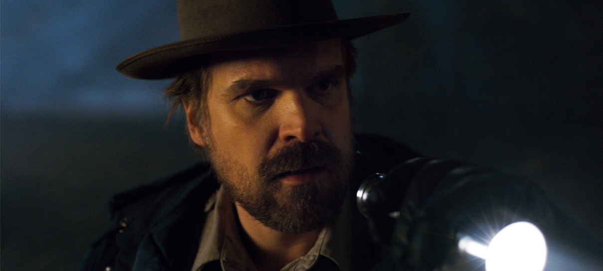David Harbour pediu que "matassem" o cachorro da família Byers em Stranger Things