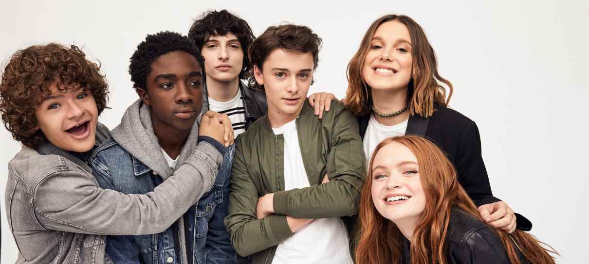 Netflix comemora 5 anos do lançamento de Stranger Things com fotos do elenco