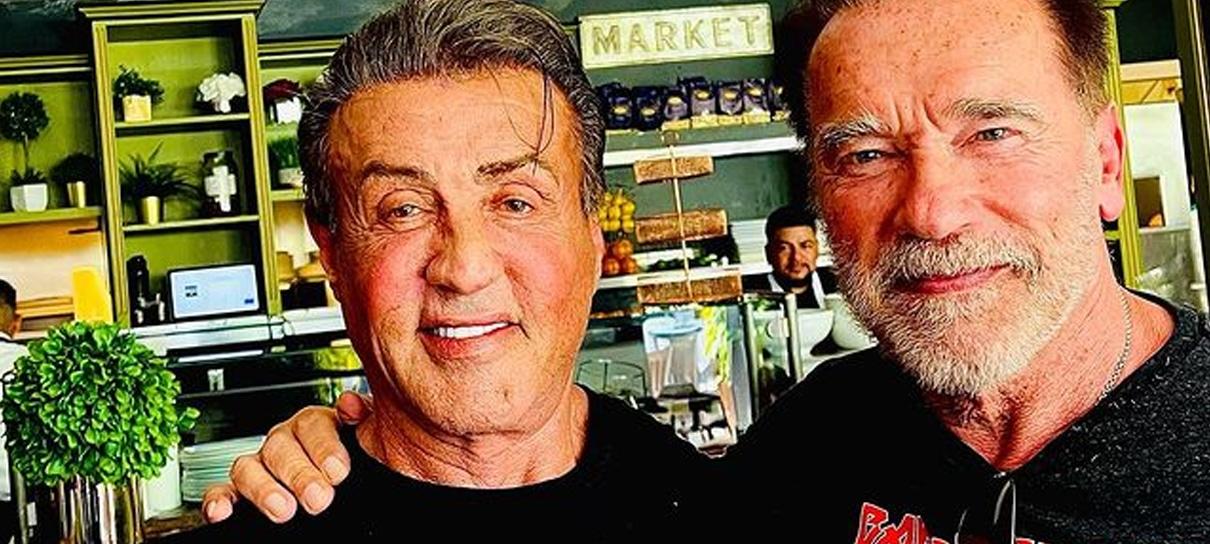 Sylvester Stallone publica foto com Arnold Schwarzenegger e comemora reencontro