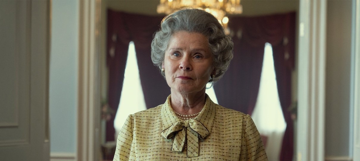 Netflix revela primeira imagem de Imelda Staunton como Rainha Elizabeth II em The Crown