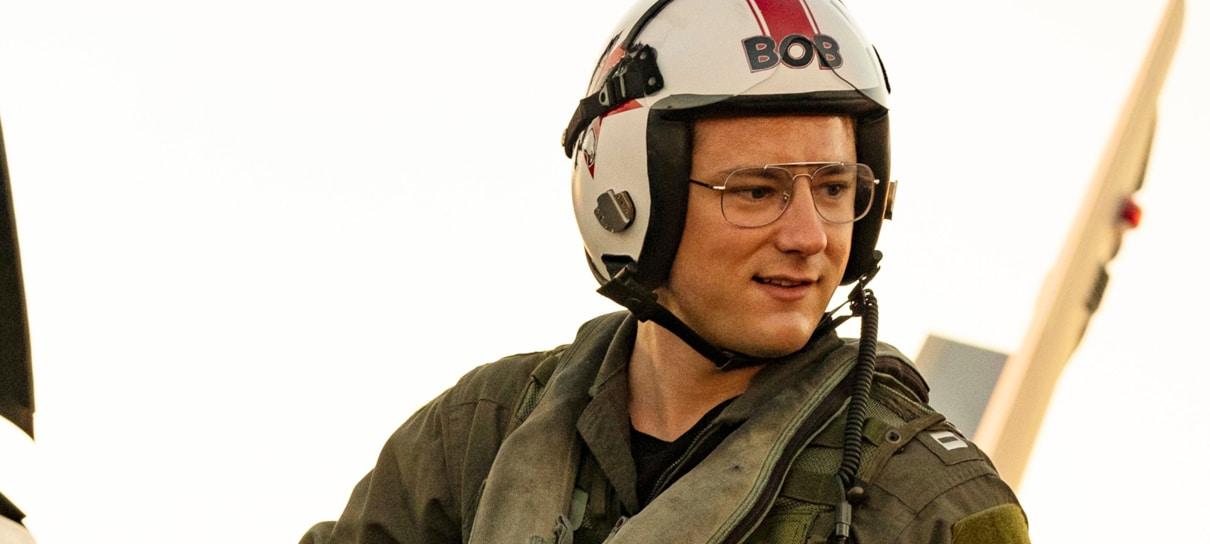 Lewis Pullman comenta cenas de vôo em Top Gun: Maverick: “Vomitei muito”