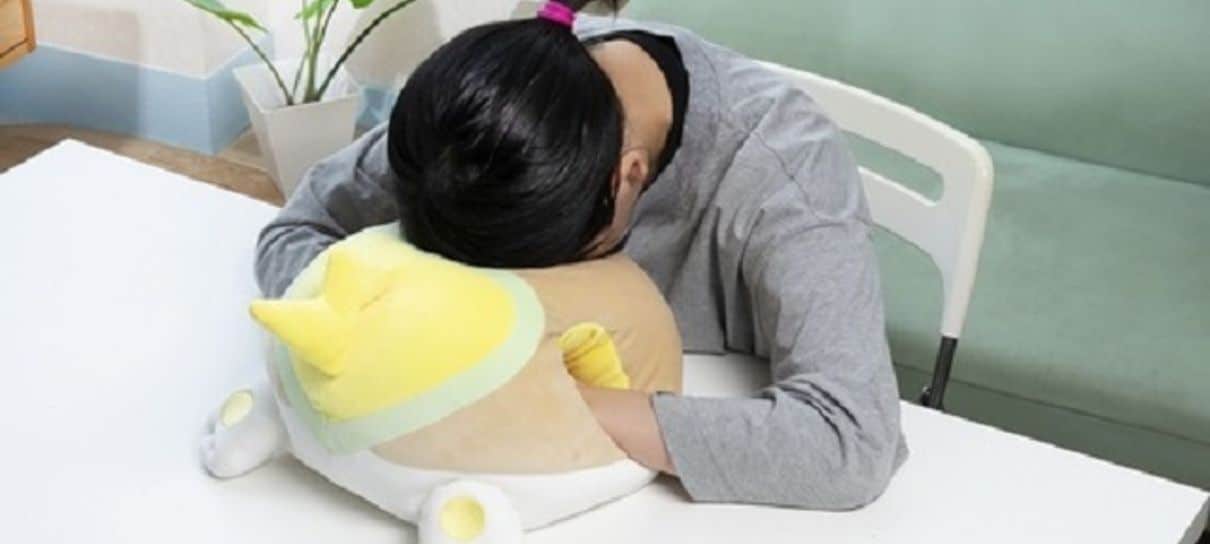 Travesseiro permite cochilar no conforto da bundinha de um Pokémon