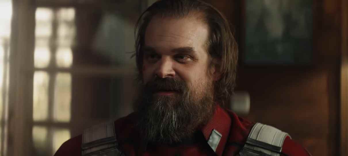 David Harbour enviou fotos do set de Viúva Negra para criadores de Stranger Things