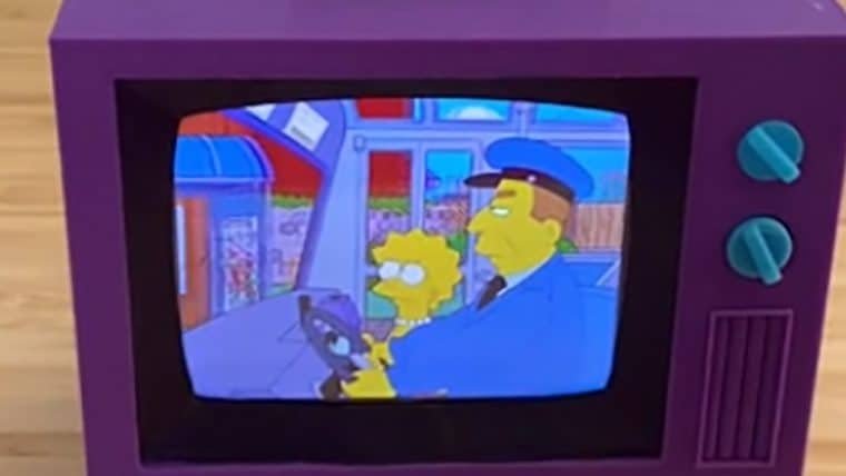 Fã cria mini TV dos Simpsons que exibe episódios das 11 primeiras temporadas