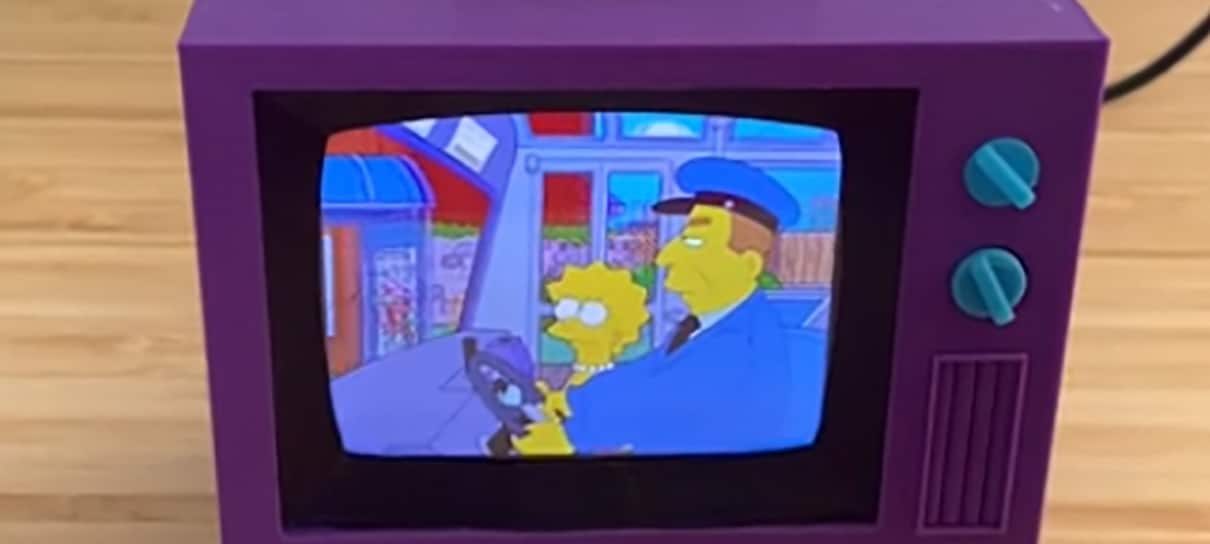 Fã cria mini TV dos Simpsons que exibe episódios das 11 primeiras temporadas
