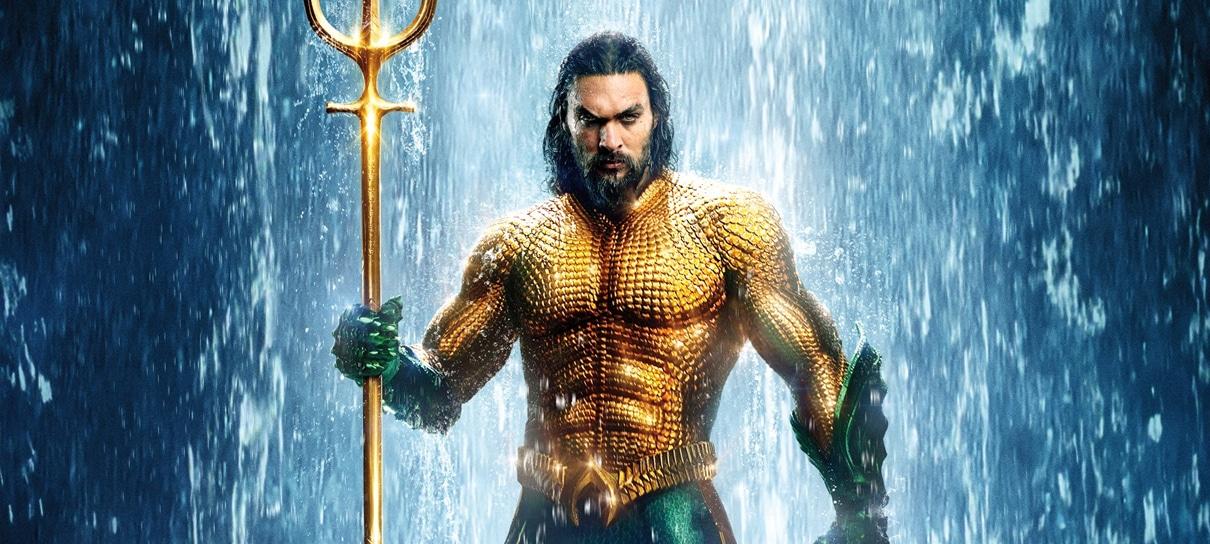 Jason Momoa confirma que faz parte das celebridades que tomam banho: "Eu sou o Aquaman"