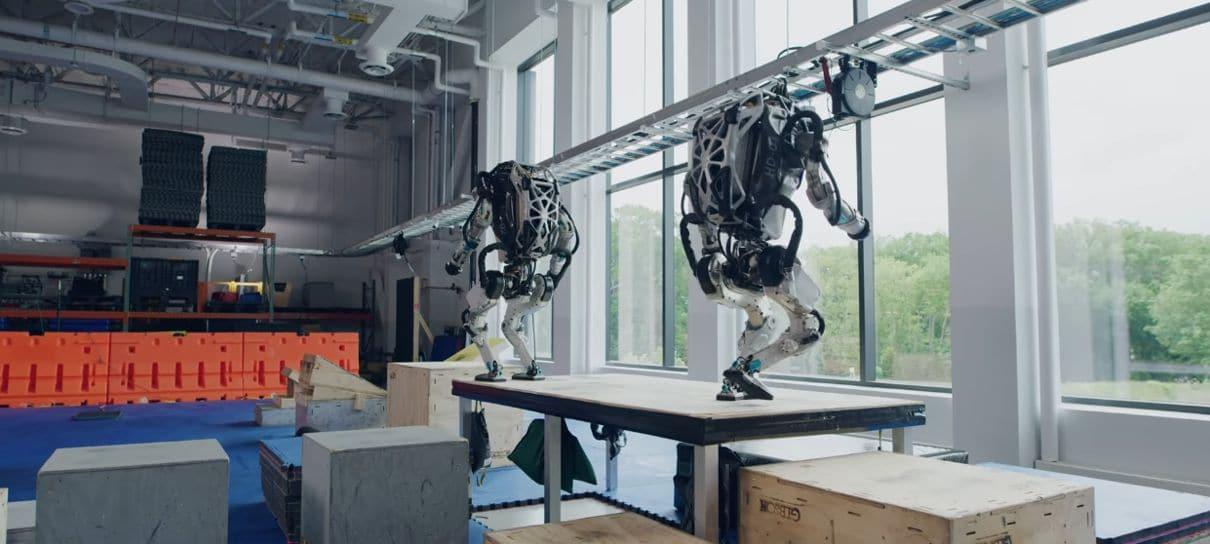 Robô da Boston Dynamics supera obstáculos e faz acrobacias em novo vídeo