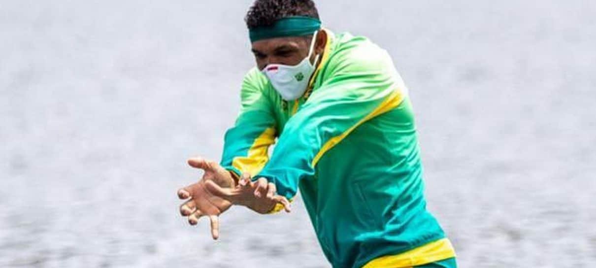 Brasileiro conquista medalha de ouro e comemora com gesto de Aquaman e um Kamehameha