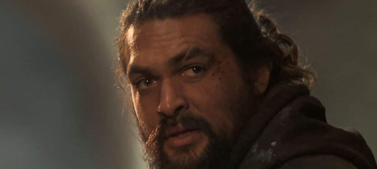 Jason Momoa se esforça para falar português em novo vídeo