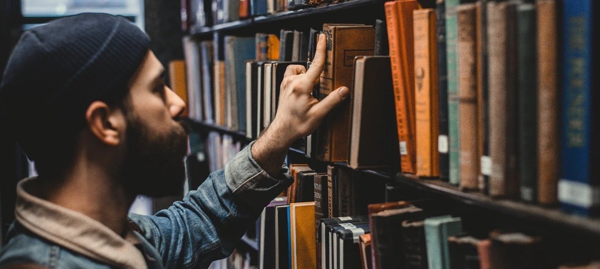 Diversifique a sua biblioteca com 10 livros de ficção nacional