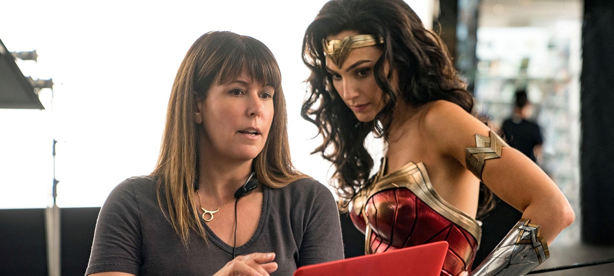 Patty Jenkins diz que filmes lançados pelos serviços de streaming parecem falsos