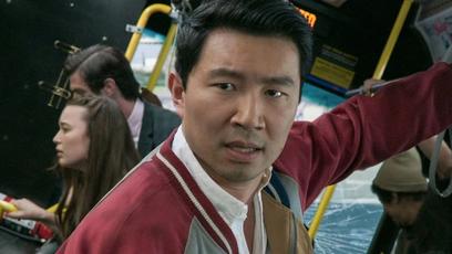 Simu Liu mostra bastidores da cena do ônibus de Shang-Chi e a Lenda dos Dez Anéis