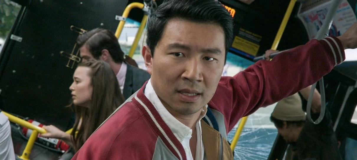 Simu Liu mostra bastidores da cena do ônibus de Shang-Chi e a Lenda dos Dez Anéis