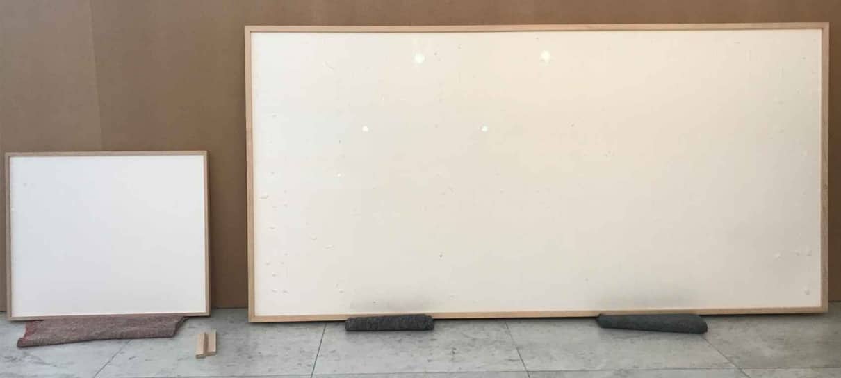 Artista recebe US$ 84 mil por obra e entrega tela vazia chamada "pegue o dinheiro e fuja"