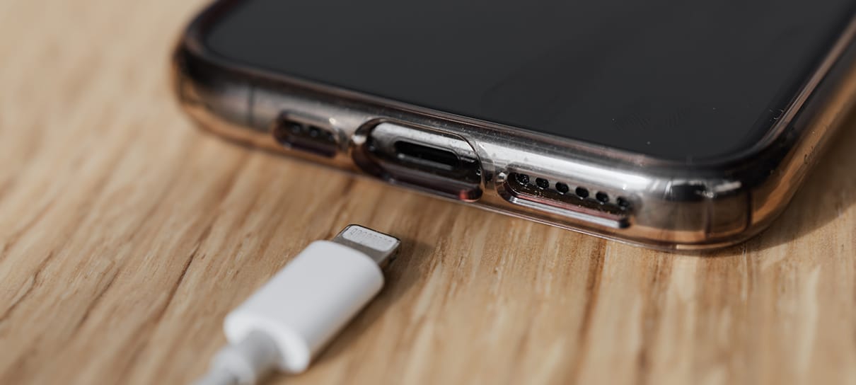 União Europeia quer padronizar entradas de carregadores de smartphones