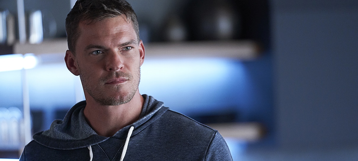 Alan Ritchson fala sobre os acontecimentos com Hank na 3ª temporada de Titãs