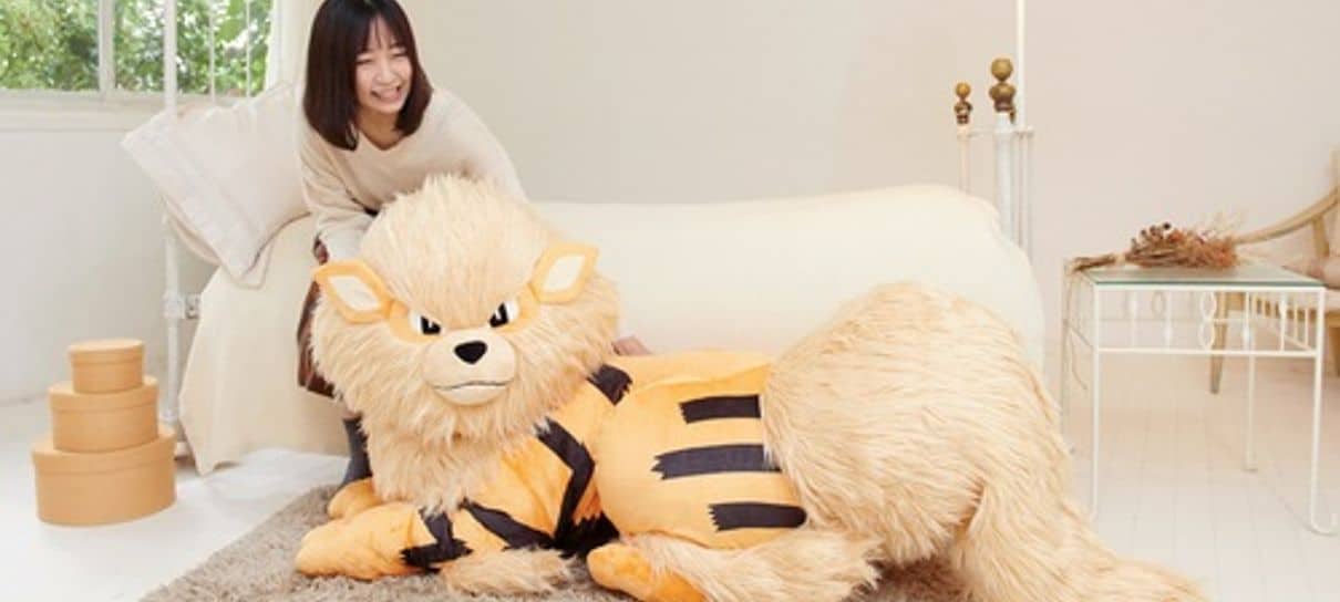 Pokémon Center lança pelúcia gigante de Arcanine para aquecer seu coração