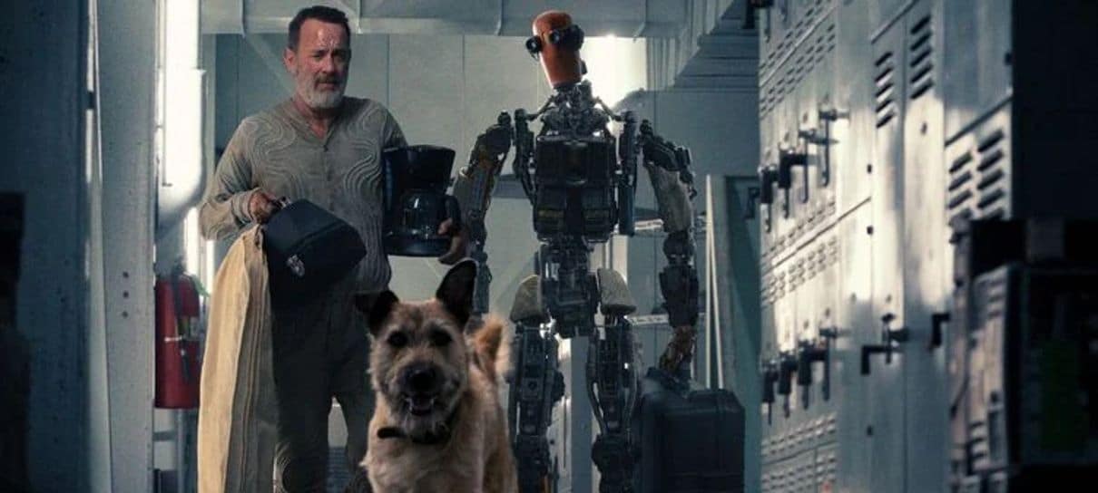 Tom Hanks explora um mundo pós apocalíptico ao lado de um robô em pôster de Finch