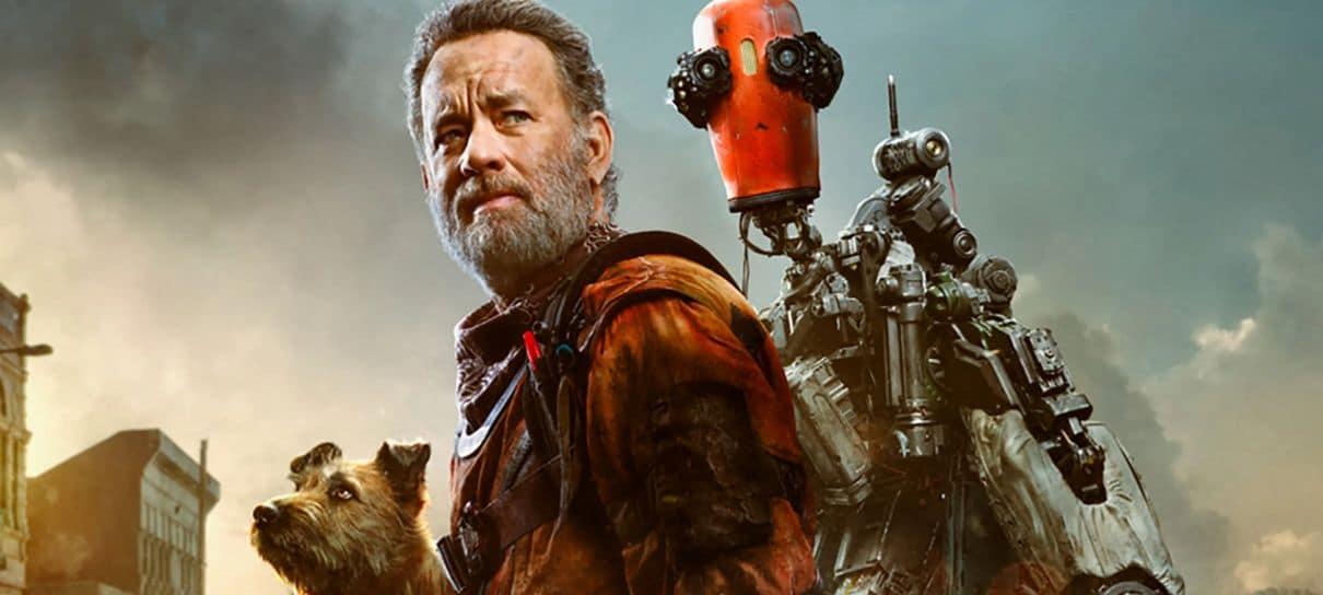 Tom Hanks faz robô para proteger cachorro em trailer de Finch