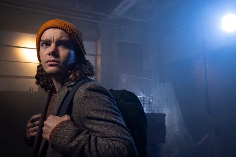 Elliot Fletcher em Y: The Last Man (Divulgação)