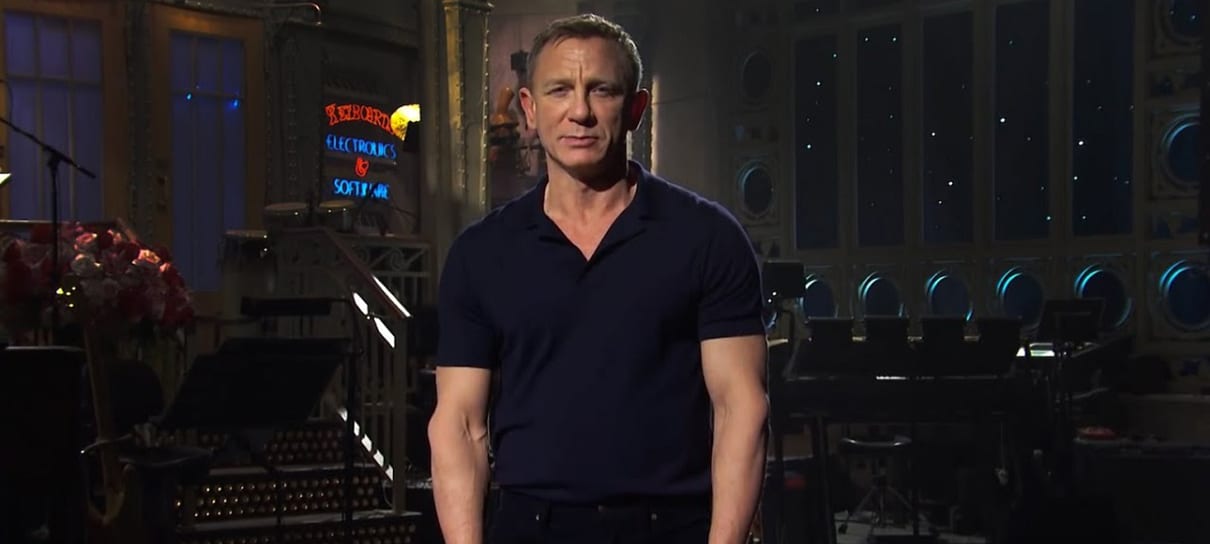 Daniel Craig descobre que virou um meme que anuncia o final de semana