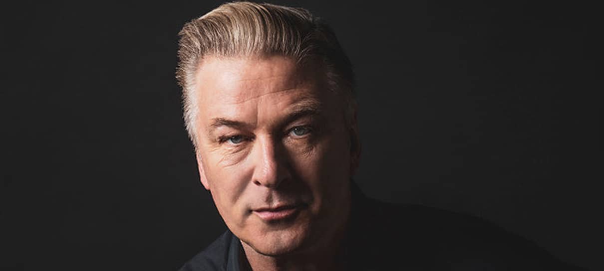 Diretora de fotografia morre em acidente com arma cenográfica em filme de Alec Baldwin