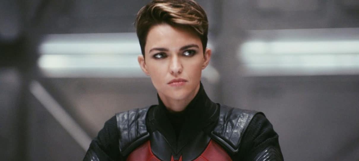 Ruby Rose denuncia ambiente tóxico e acidentes no set de Batwoman