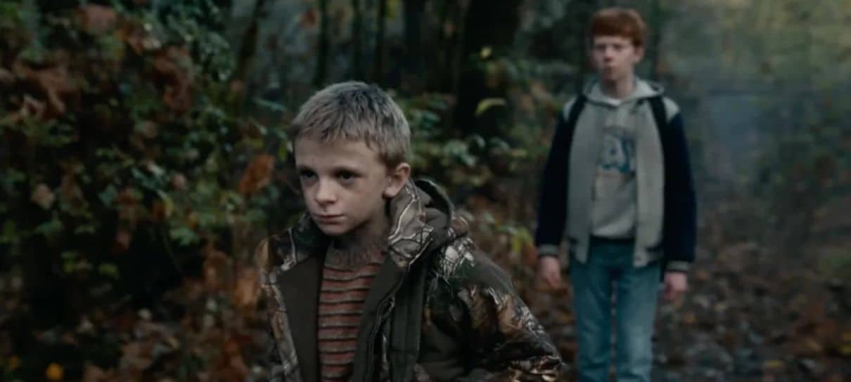 Um monstro ataca em trecho de Espíritos Obscuros, longa produzido por del Toro