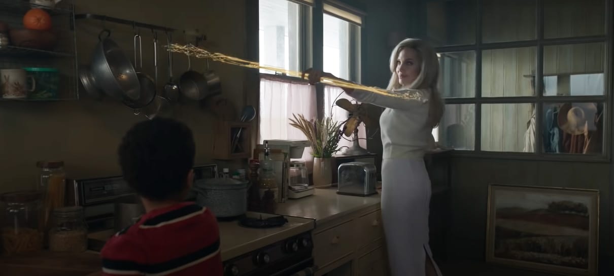 Angelina Jolie exibe poderes em novo teaser de Eternos