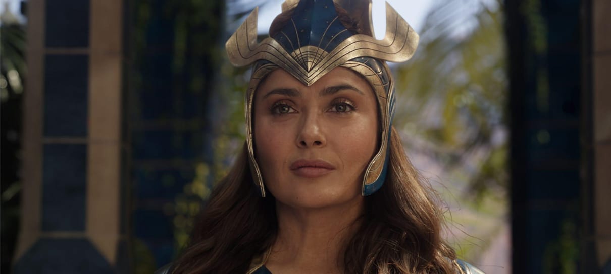 Salma Hayek revela ter tomado bronca de Chloé Zhao por causa de Eternos