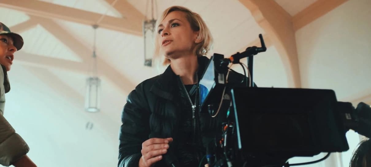 Após morte de Halyna Hutchins, petição pede o banimento de armas em sets de filmagens