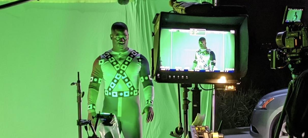 Wayne T. Carr revela nova foto como Lanterna Verde nos bastidores do Snyder Cut