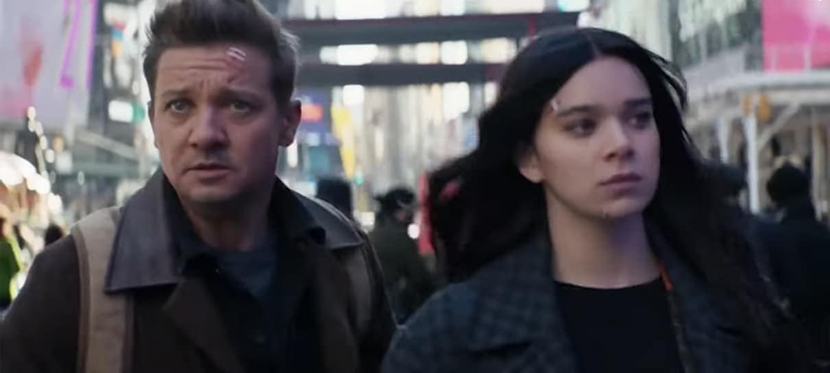 Gavião Arqueiro e Kate Bishop são ignorados por fã de heróis em cena inédita